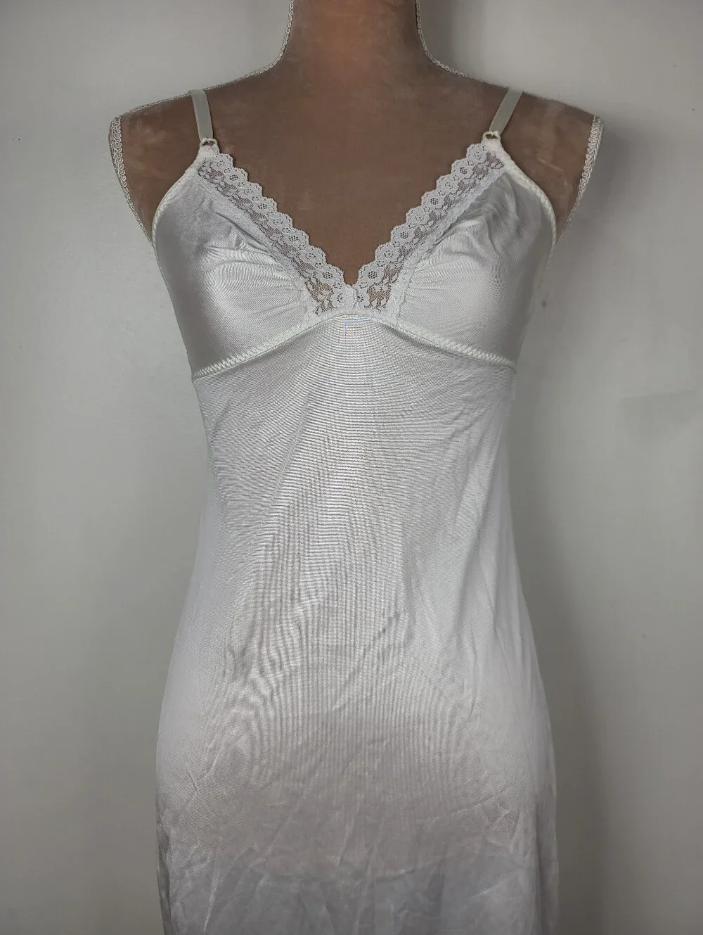 Vintage ILGWU Ivory White Nylon Lace Trim Midi Full Slip Retro Lingerie 32 - Picture 10 of 16